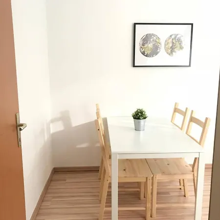 Friendly 5-bed - Center Walking Distance Apartamento *
