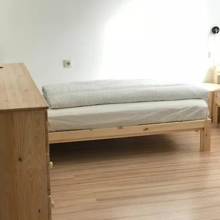 Friendly 5-bed - Center Walking Distance Apartment